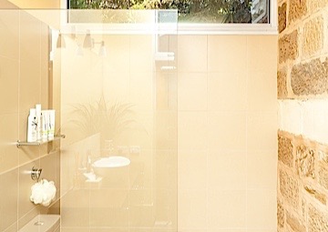 Bathroom and exterior stone cladding at Parkside S.A.